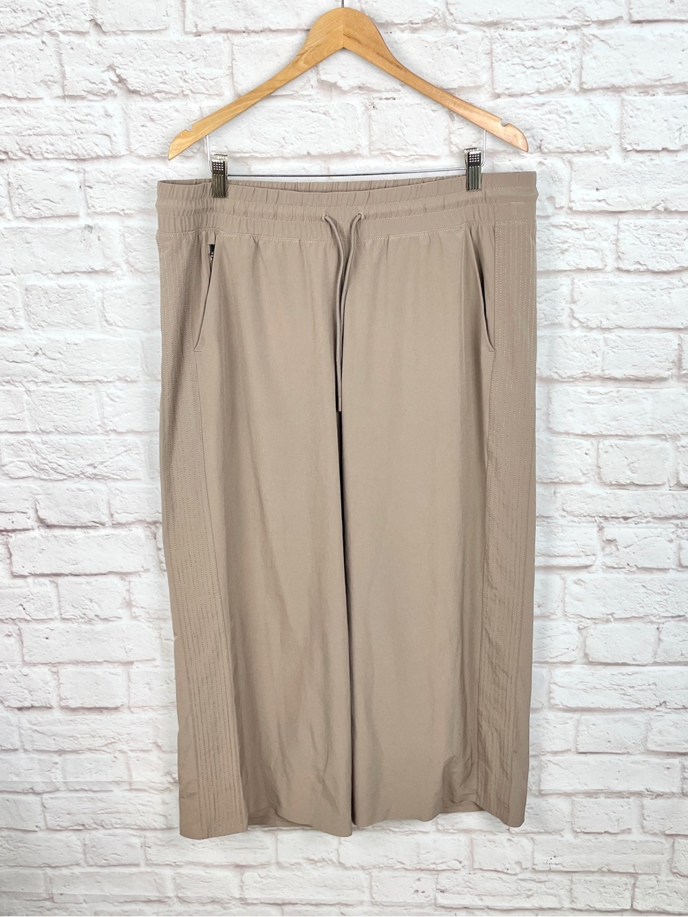 Athleta Brooklyn Taupe Wide Leg Cropped Drawstring Pants Size 16